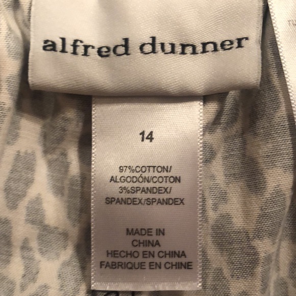 Alfred Dunner size 14 Pull-on Elastic Back Leopard Print Capris with Pockets - Picture 5 of 7